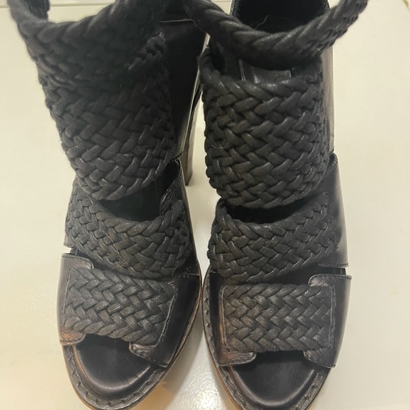 Burberry Platform Heels (SIZE: EUR 38 / US 7 1/2) - Picture 7 of 16